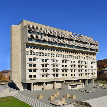 Hotel Umass Amherst Bagian luar foto